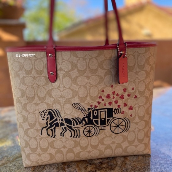 SOLD Coach Reversible Horse Carriage Hearts City Tote 91011 - Picture 2 of 16
